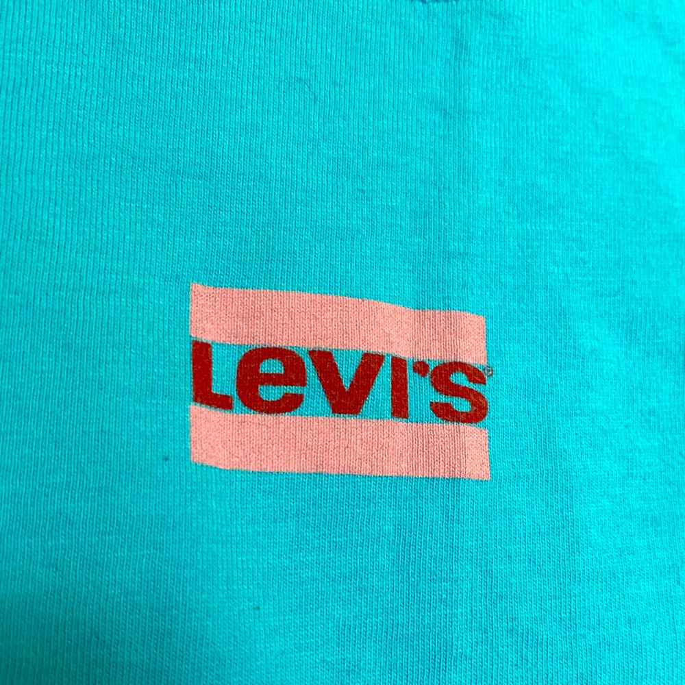 Levi’s Cake Oversized Crop Top